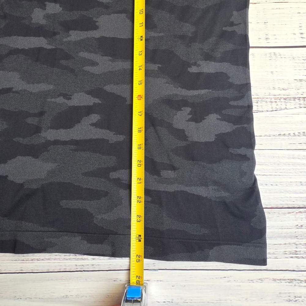 Athleta Momentum Camo Tee Womens Large Black Grey Camouflage Activewear Top - Picture 8 of 8